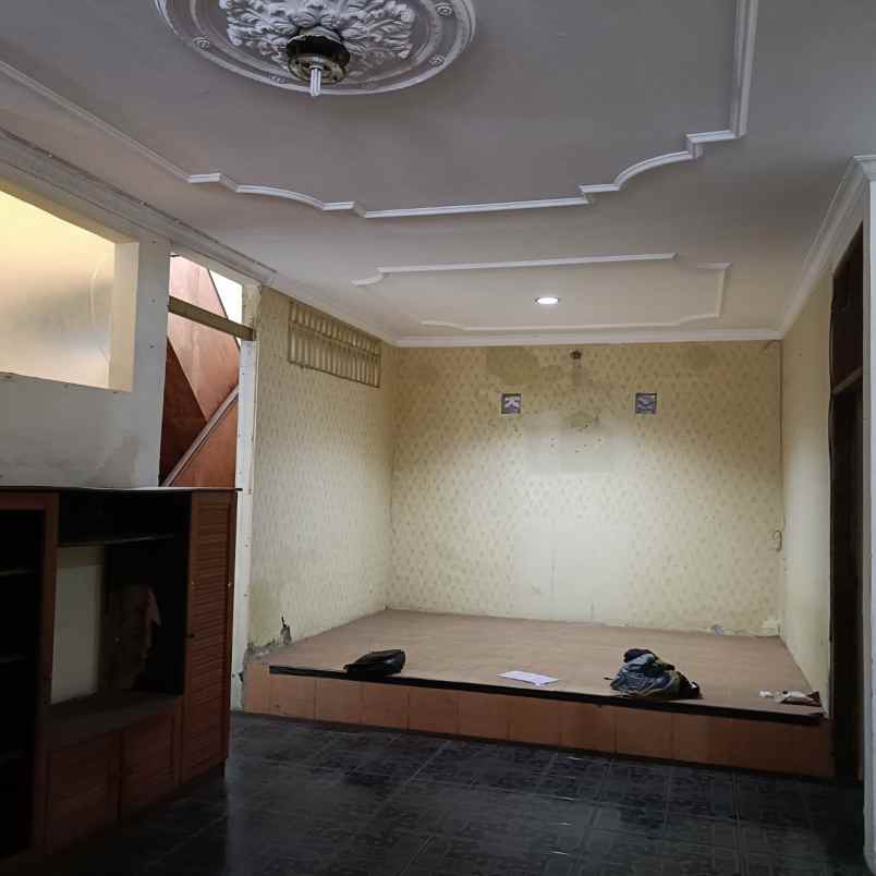 dijual rumah jln gading raya pondok