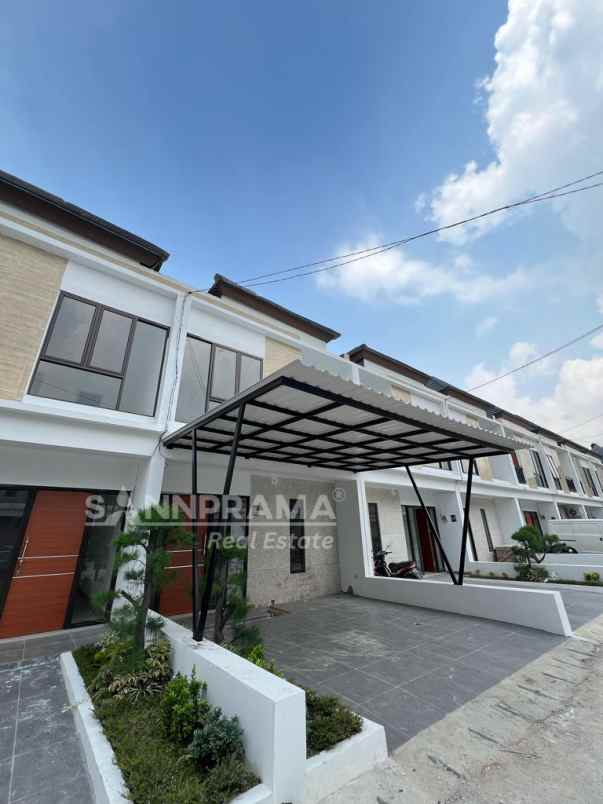 dijual rumah jln raya harjamukti