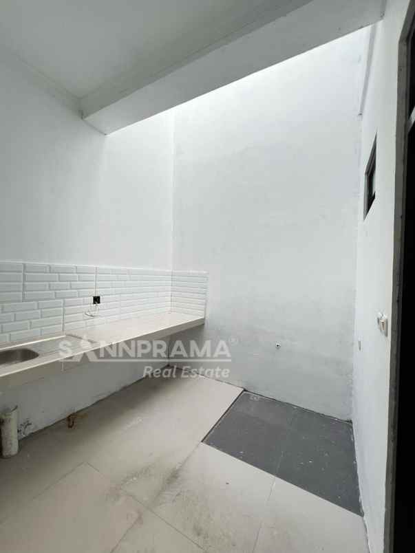dijual rumah jln raya harjamukti