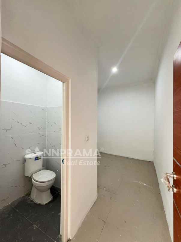 dijual rumah jln raya harjamukti