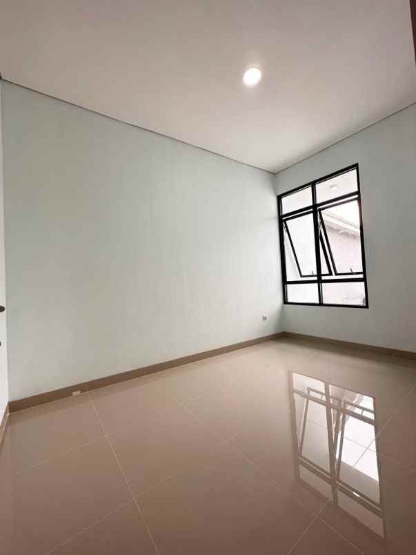 dijual rumah jln terusan mabes hankam setu