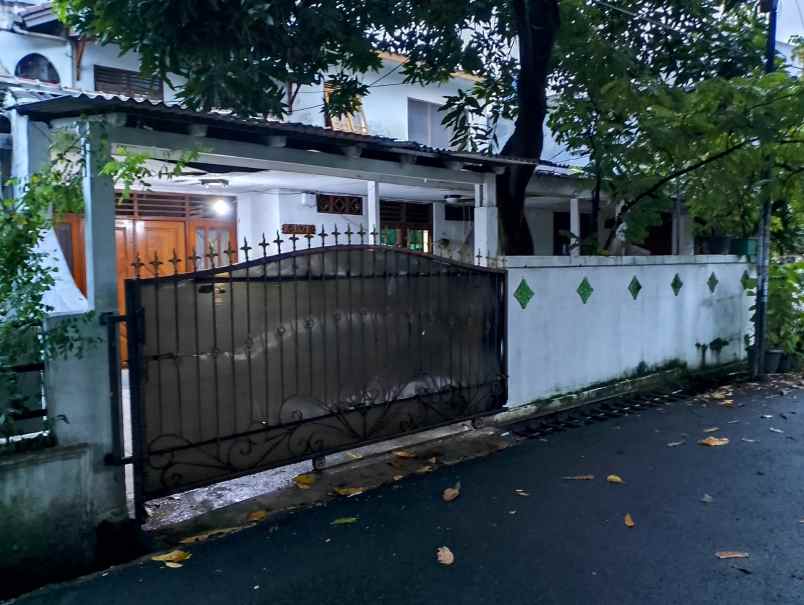 dijual rumah joglo kembangan jakarta barat