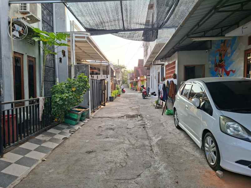 dijual rumah kampus pgri