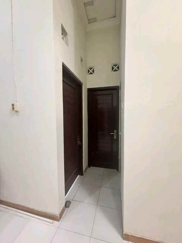 dijual rumah kampus unriyo