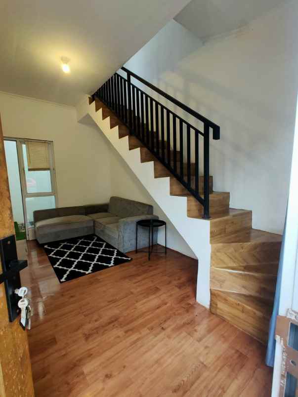 dijual rumah karadenan