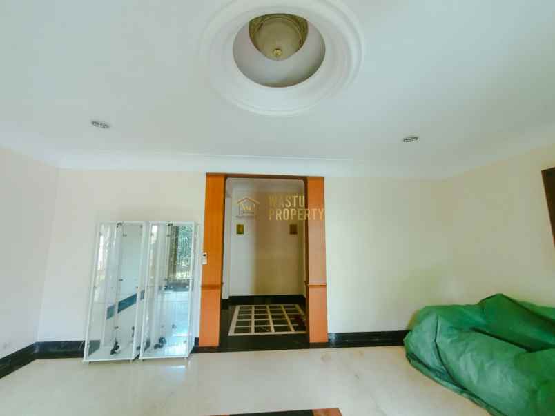 dijual rumah kebayoran baru