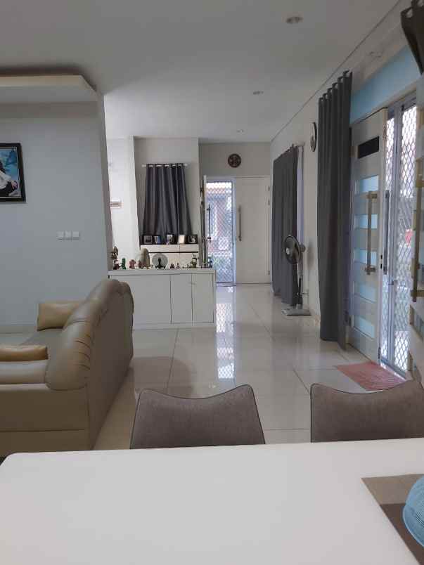 dijual rumah kelapa gading