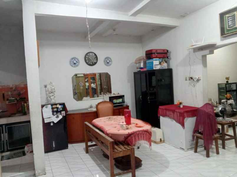 dijual rumah ketintang madya