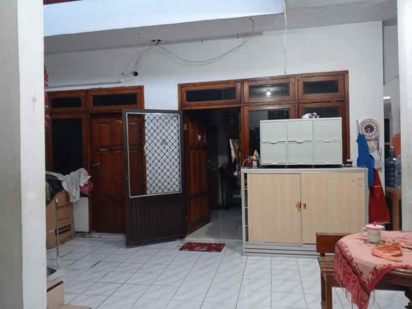 dijual rumah ketintang madya