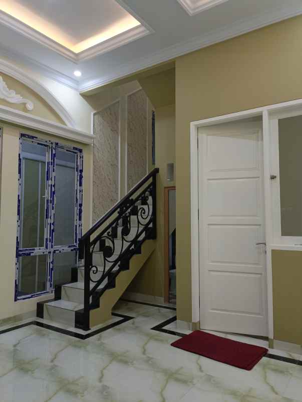 dijual rumah klasik modern srengseng sawah jagakarsa