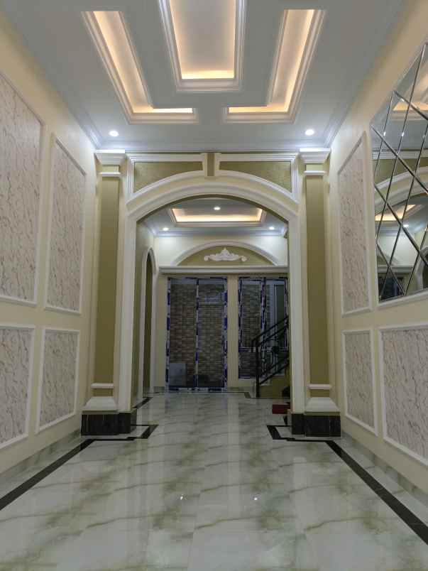 dijual rumah klasik modern srengseng sawah jagakarsa