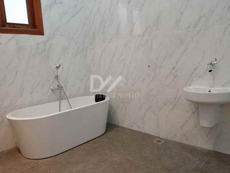 dijual rumah kolam renang di bsd city