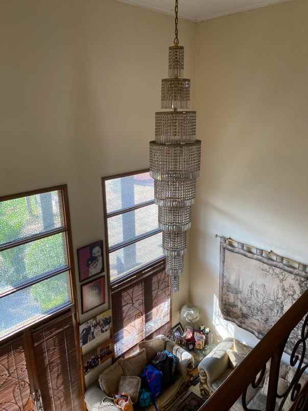 dijual rumah komplek bali view cirendeu