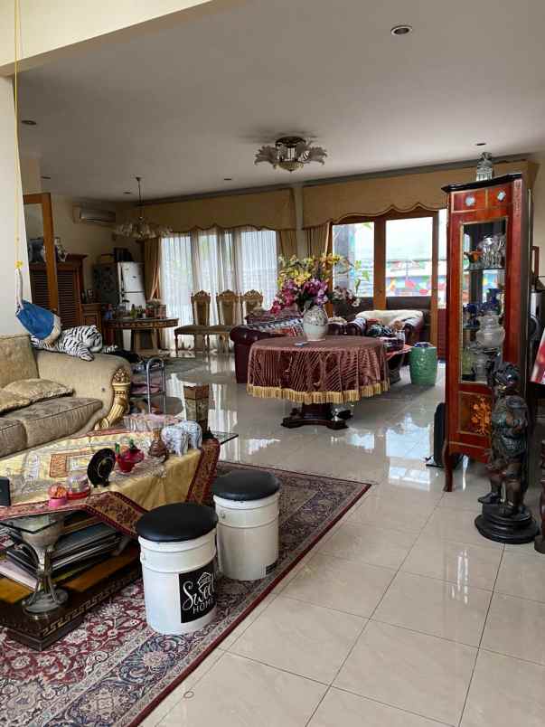 dijual rumah komplek bali view cirendeu