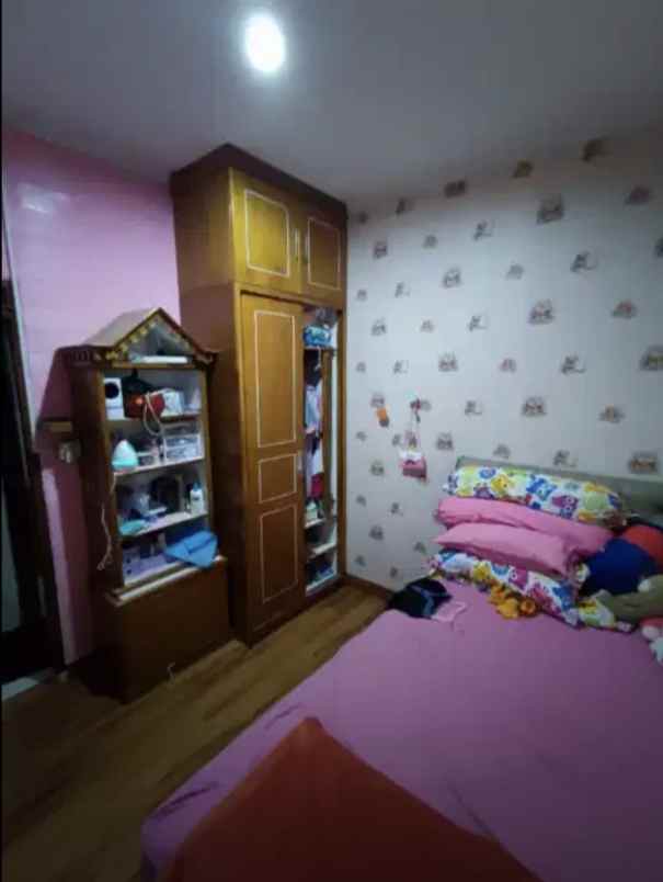 dijual rumah komplek buana soeta