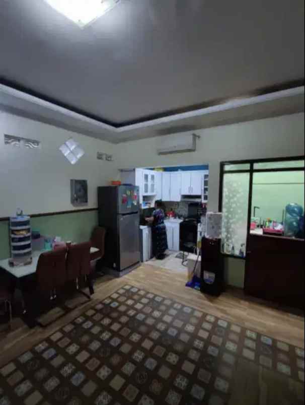 dijual rumah komplek buana soeta