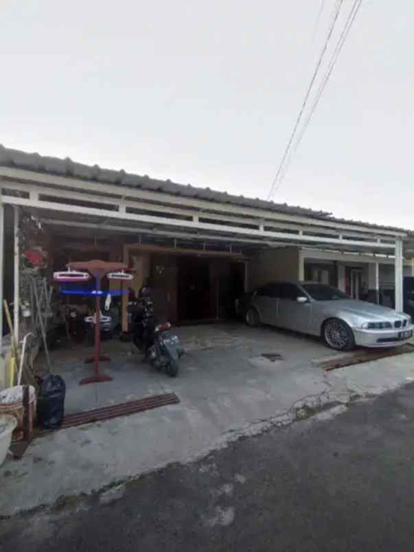 dijual rumah komplek buana soeta