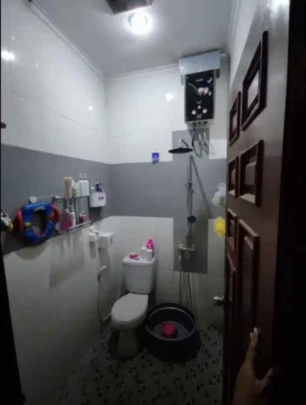 dijual rumah komplek buana soeta