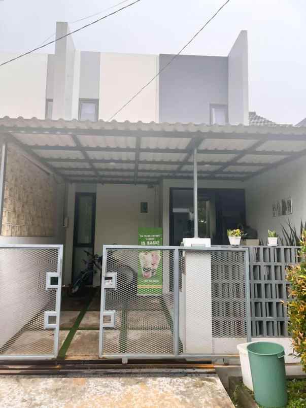 dijual rumah komplek bumi adipura