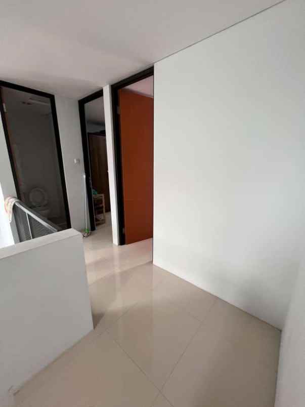 dijual rumah komplek bumi adipura