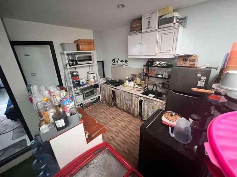 dijual rumah komplek bumi adipura