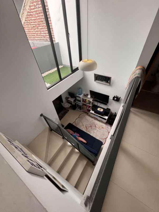 dijual rumah komplek bumi adipura