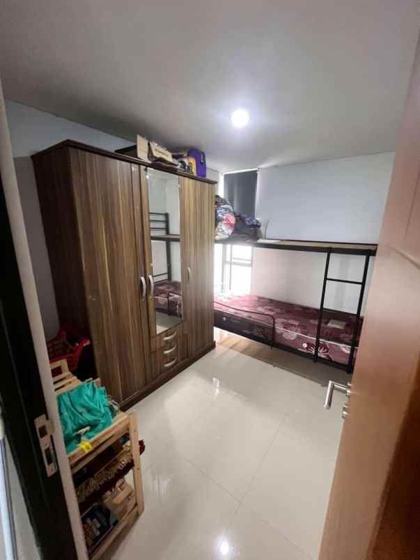 dijual rumah komplek bumi adipura