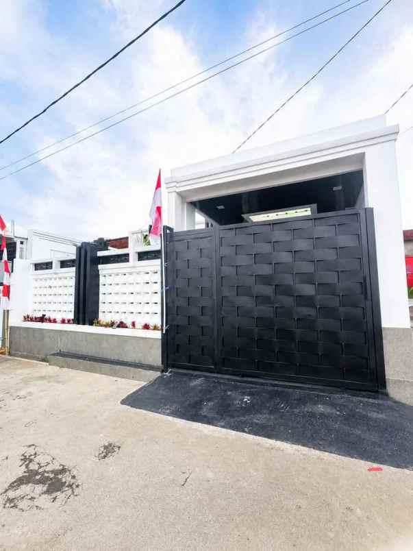 dijual rumah komplek cidura regency