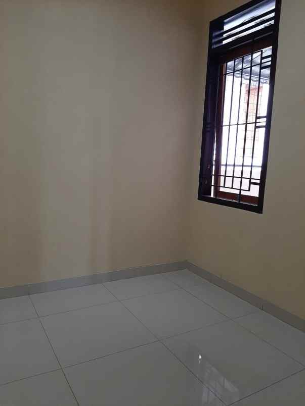 dijual rumah komplek graha asih