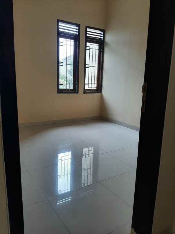 dijual rumah komplek graha asih