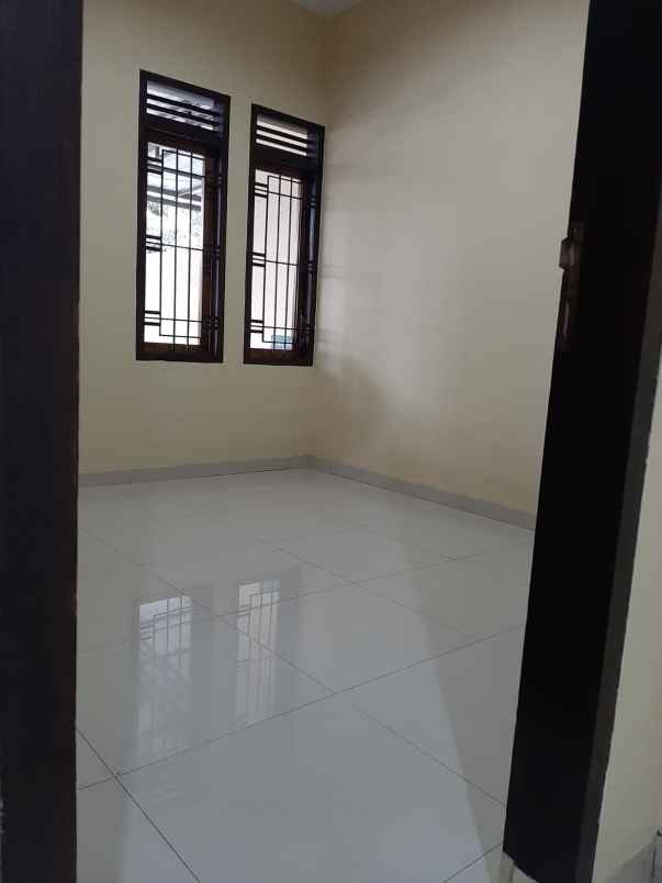 dijual rumah komplek graha asih