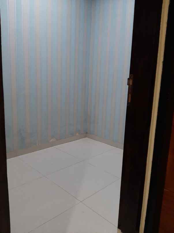 dijual rumah komplek graha asih