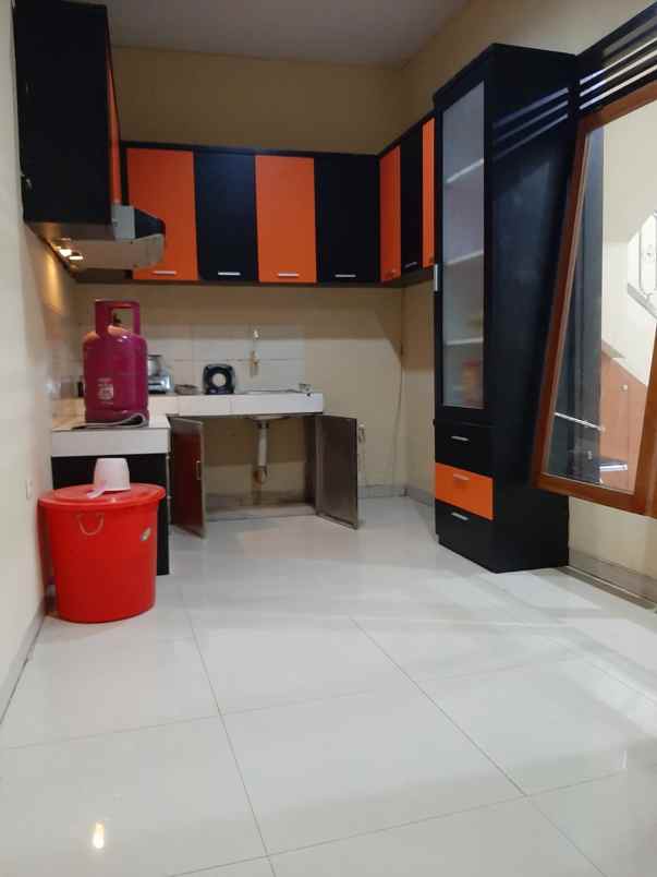 dijual rumah komplek graha asih