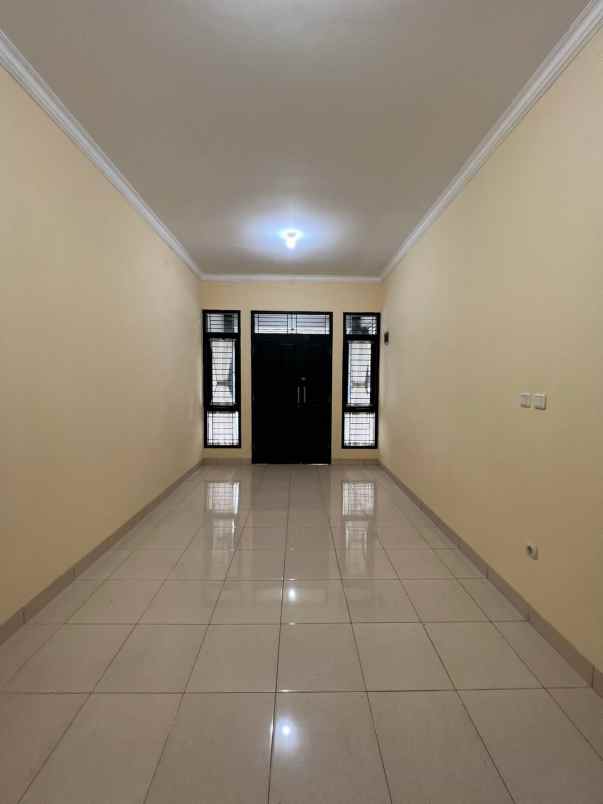 dijual rumah komplek kiara sari asri