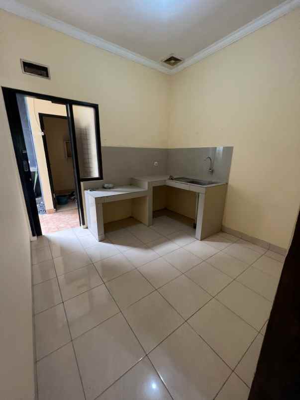 dijual rumah komplek kiara sari asri