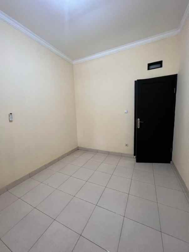 dijual rumah komplek kiara sari asri