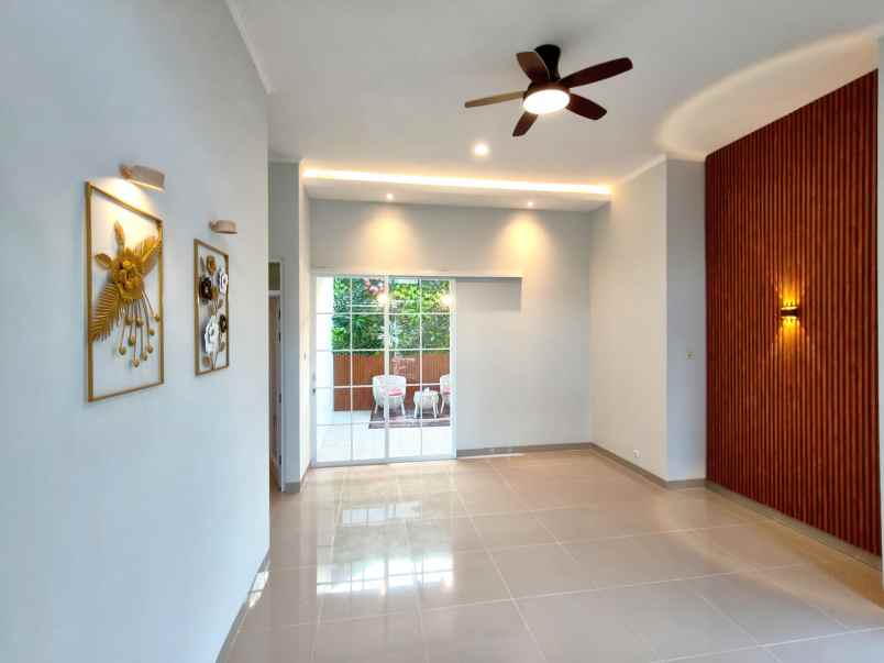 dijual rumah komplek margahayu raya