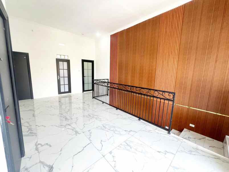 dijual rumah komplek mustika hegar