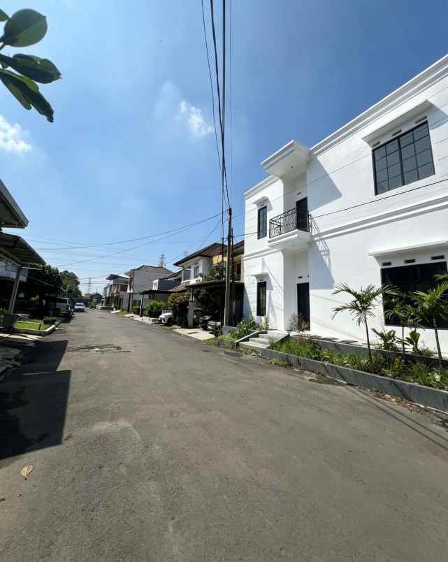 dijual rumah komplek mustika hegar