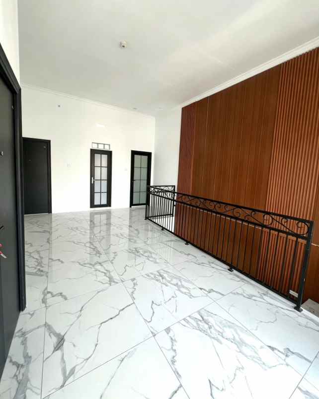 dijual rumah komplek mustika hegar