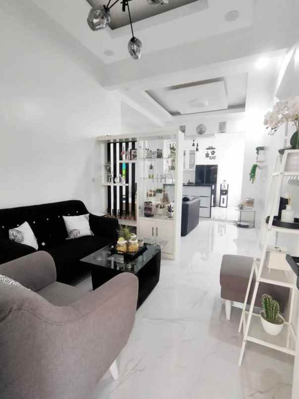 dijual rumah komplek permata kopo