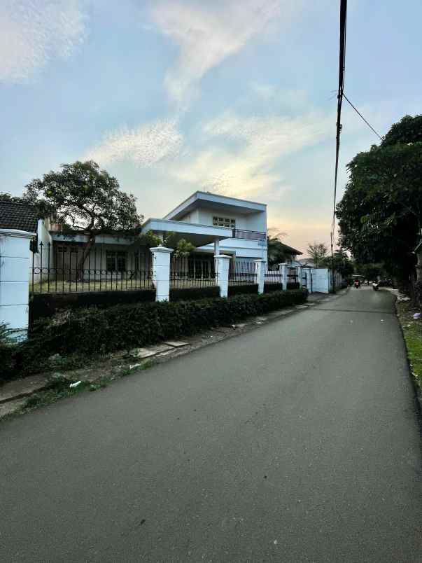 dijual rumah komplek pesanggrahan
