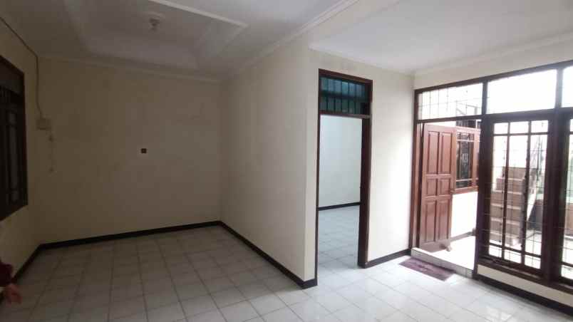 dijual rumah komplek pratista antapani