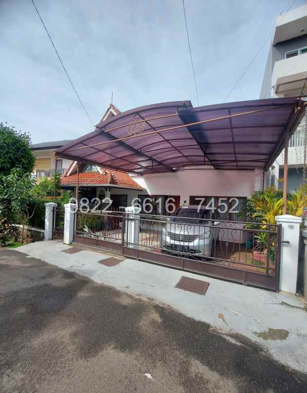 dijual rumah komplek sariwangi
