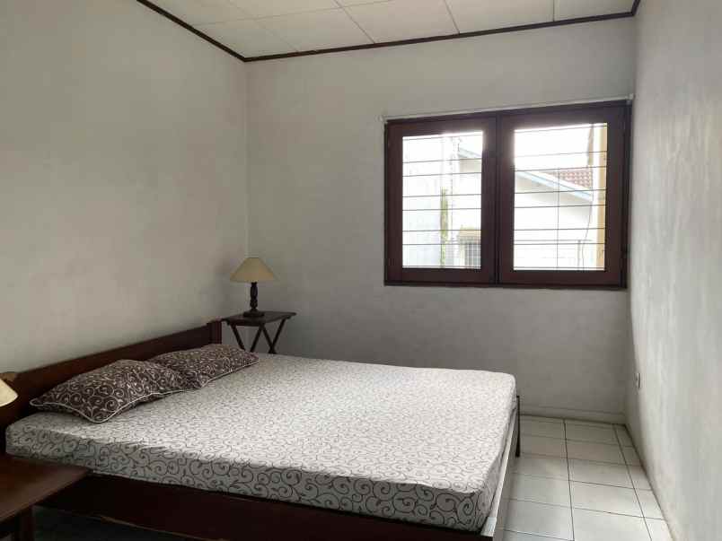 dijual rumah komplek srategis di bintaro sektor 1