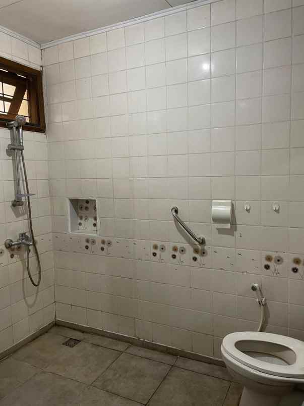 dijual rumah komplek srategis di bintaro sektor 1