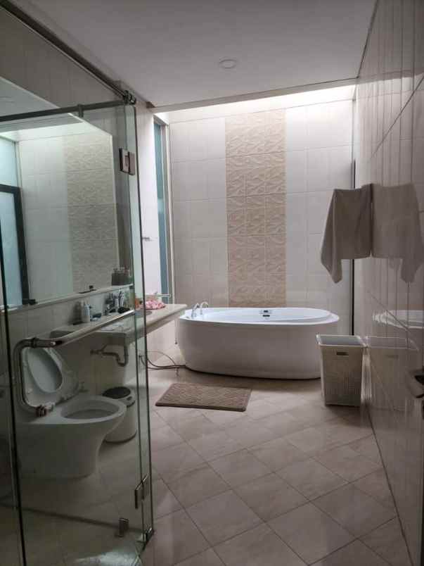 dijual rumah kota baru parahyangan