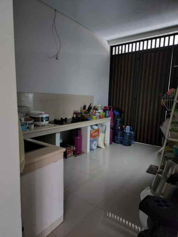 dijual rumah kota baru parahyangan
