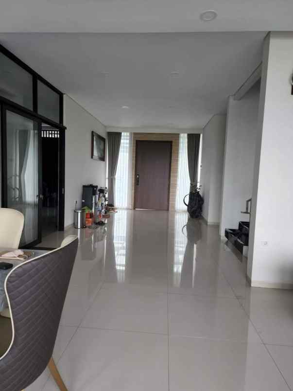 dijual rumah kota baru parahyangan