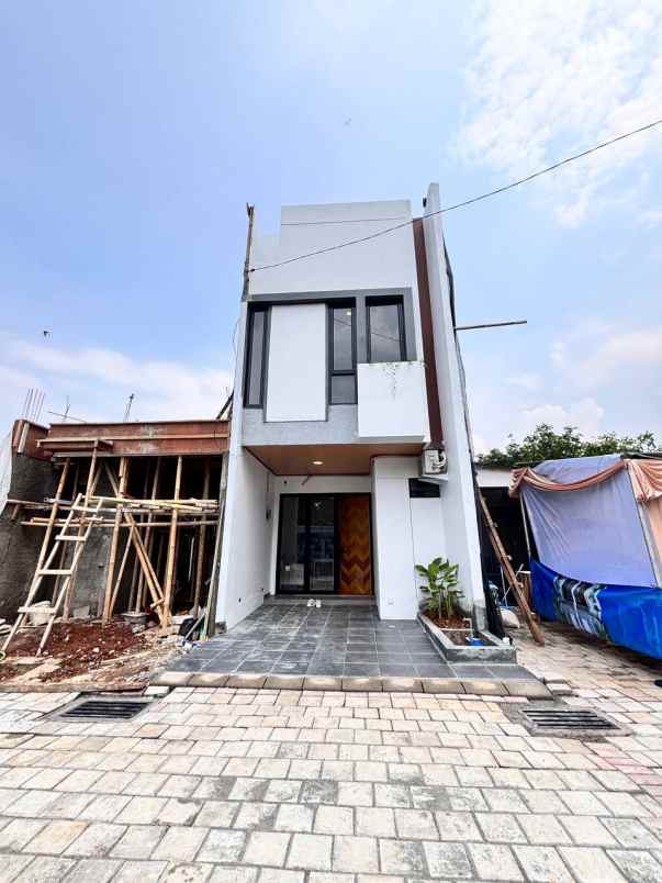 dijual rumah kukusan depok